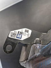 Laden Sie das Bild in den Galerie-Viewer, Frontscheinwerfer Toyota Yaris EUK0-8 Links Scheinwerfer Headlight SCH2607475322rc