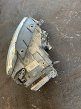 Laden Sie das Bild in den Galerie-Viewer, Frontscheinwerfer VW Passat 3C0941751G Links Scheinwerfer Headlight