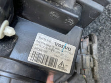 Laden Sie das Bild in den Galerie-Viewer, Frontscheinwerfer Volvo V70 S60 30655906 Xenon Rechts Scheinwerfer Headlight SCH2854620959fs