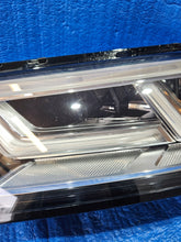 Laden Sie das Bild in den Galerie-Viewer, Frontscheinwerfer Audi Q5 80A941783 Links Scheinwerfer Headlight