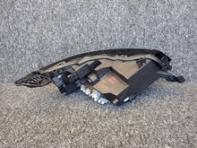 Laden Sie das Bild in den Galerie-Viewer, Frontscheinwerfer Peugeot 2008 II 208 Links Scheinwerfer Headlight