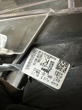 Load image into Gallery viewer, Frontscheinwerfer Toyota Corolla 81150-02S70 Full LED Rechts oder Links