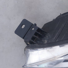 Laden Sie das Bild in den Galerie-Viewer, Frontscheinwerfer Ford Focus JX7B13W030AE Links Scheinwerfer Headlight