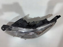 Laden Sie das Bild in den Galerie-Viewer, Frontscheinwerfer Peugeot 2008 I 12091406 Ein Stück (Rechts oder Links)