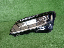 Laden Sie das Bild in den Galerie-Viewer, Frontscheinwerfer Skoda Superb III 3V1941015D LED Links Scheinwerfer Headlight