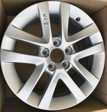 Laden Sie das Bild in den Galerie-Viewer, 1x Alufelge 16 Zoll 7.0&quot; 5x108 50ET Glanz Silber 31414275 Volvo Xc70 Rim Wheel