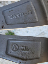 Laden Sie das Bild in den Galerie-Viewer, 1x Alufelge 18 Zoll 7.5" 5x112 50ET Glanz Silber 10A071498 VW Rim Wheel FEL7777158204cb