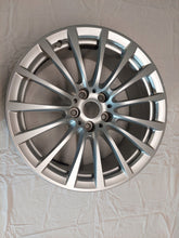 Laden Sie das Bild in den Galerie-Viewer, 1x Alufelge 18 Zoll 8.0&quot; 5x112 30ET Glanz Schwarz 6861224 BMW G31 G30 Rim Wheel