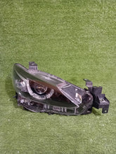 Laden Sie das Bild in den Galerie-Viewer, Frontscheinwerfer Mazda 6 Gj CSC28632 Rechts Scheinwerfer Headlight SCH9867416777tr