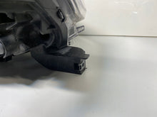 Laden Sie das Bild in den Galerie-Viewer, Frontscheinwerfer Mitsubishi Outlander 8301C854 LED Rechts Headlight