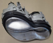 Laden Sie das Bild in den Galerie-Viewer, Frontscheinwerfer Mercedes-Benz W203 Rechts Scheinwerfer Headlight SCH4014528246ke