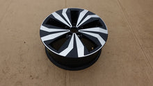 Laden Sie das Bild in den Galerie-Viewer, 1x Alufelge 17 Zoll 6.5" 5x100 39ET 2GM601025M VW Troc T-Roc Rim Wheel FEL6960740839xd