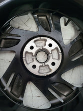 Load image into Gallery viewer, 1x Alufelge 16 Zoll 6.0&quot; 4x100 50ET Glanz Schwarz 52910-Q0200 Hyundai I20 III Mg