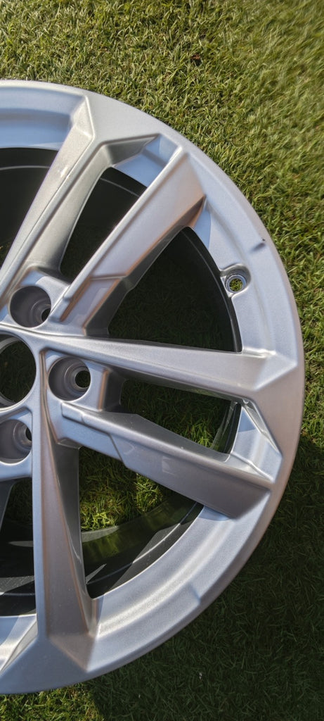 1x Alufelge 17 Zoll 6.5" 5x112 43ET Glanz Silber 8Y0601025L Audi A3 Rim Wheel FEL1537833483ev