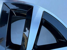 Load image into Gallery viewer, 1x Alufelge 17 Zoll 7.0&quot; 5x112 40ET 3G0601025F VW Rim Wheel