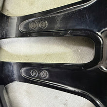 Laden Sie das Bild in den Galerie-Viewer, 1x Alufelge 18 Zoll 8.0" 5x112 45ET Glanz Silber A2074010000 Mercedes-Benz Mg FEL3449499008wb