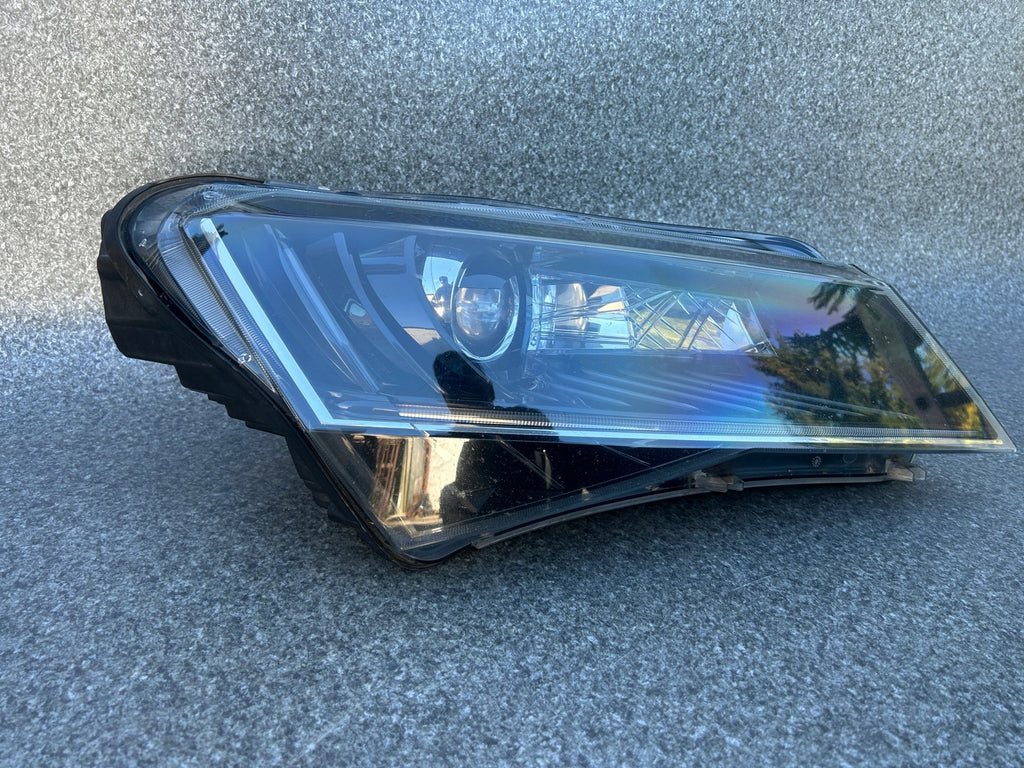 Frontscheinwerfer Skoda Superb III 3V1941016A Xenon Rechts Headlight