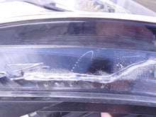 Laden Sie das Bild in den Galerie-Viewer, Frontscheinwerfer Opel Vivaro B Trafic III 260100647R Rechts Headlight