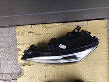 Laden Sie das Bild in den Galerie-Viewer, Frontscheinwerfer Audi A5 8W6941043 Xenon Links Scheinwerfer Headlight SCH3920150282uq