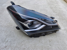 Laden Sie das Bild in den Galerie-Viewer, Frontscheinwerfer Toyota Yaris FPW1718 Rechts Scheinwerfer Headlight SCH6970692350pw