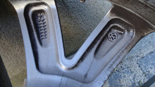Load image into Gallery viewer, 1x Alufelge 17 Zoll 7.0" 5x112 38ET Glanz Silber 3G8601025 VW Arteon Rim Wheel FEL4719257615qx