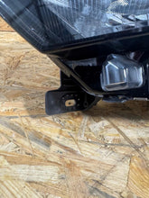 Laden Sie das Bild in den Galerie-Viewer, Frontscheinwerfer Dacia Sandero III Logan 260604069R Links Headlight SCH4759679711ne