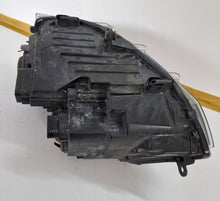 Laden Sie das Bild in den Galerie-Viewer, Frontscheinwerfer VW Transporter 7E1941016T LED Rechts Scheinwerfer Headlight