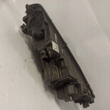 Laden Sie das Bild in den Galerie-Viewer, Frontscheinwerfer Skoda Octavia IV 030111823200 Rechts Scheinwerfer Headlight SCH5070684823pa