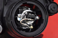 Load image into Gallery viewer, Frontscheinwerfer Kia Carens III 921021D0 Rechts Scheinwerfer Headlight