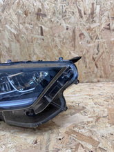Laden Sie das Bild in den Galerie-Viewer, Frontscheinwerfer Toyota Yaris 48531771302 Rechts Scheinwerfer Headlight SCH7913916571oa