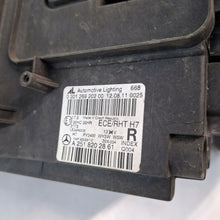 Laden Sie das Bild in den Galerie-Viewer, Frontscheinwerfer Mercedes-Benz W251 A2518202861 Rechts Scheinwerfer Headlight SCH1607488445yq