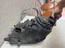 Laden Sie das Bild in den Galerie-Viewer, Frontscheinwerfer VW Passat Cc Xenon Rechts Scheinwerfer Headlight SCH2500783804iz