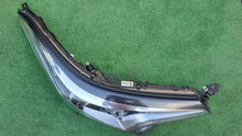 Laden Sie das Bild in den Galerie-Viewer, Frontscheinwerfer Toyota Chr 81110-F4031-00 LED Rechts Scheinwerfer Headlight SCH7629662336ay