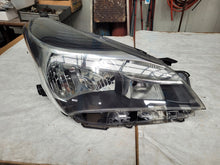 Load image into Gallery viewer, Frontscheinwerfer Toyota Yaris Rechts Scheinwerfer Headlight