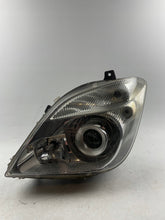 Laden Sie das Bild in den Galerie-Viewer, Frontscheinwerfer Mercedes-Benz Sprinter A9068200961 Xenon Links Headlight SCH2388974480uw