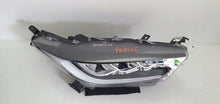 Laden Sie das Bild in den Galerie-Viewer, Frontscheinwerfer Toyota Yaris Rechts Scheinwerfer Headlight SCH1546736319tq