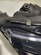 Laden Sie das Bild in den Galerie-Viewer, Frontscheinwerfer Skoda Octavia IV 5E4941016A LED Rechts Scheinwerfer Headlight SCH6655044815rh