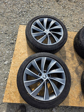 Laden Sie das Bild in den Galerie-Viewer, 1x Alufelge 18 Zoll 8.0" 5x112 44ET Matt 3V0601025AL VW I Rim Wheel FEL5008056702yz