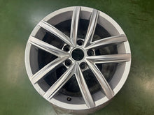 Load image into Gallery viewer, 1x Alufelge 16 Zoll 6.5&quot; 5x112 46ET Glanz Silber 5G0601025 Vw Rim Wheel