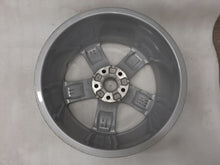 Laden Sie das Bild in den Galerie-Viewer, 1x Alufelge 17 Zoll 7.0&quot; 5x112 45ET Glanz Silber 81A0714978Z8 Audi Q2 Rim Wheel