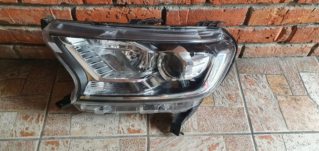 Frontscheinwerfer Ford Ranger Links Scheinwerfer Headlight