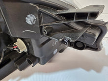 Laden Sie das Bild in den Galerie-Viewer, Frontscheinwerfer Toyota Yaris Links Scheinwerfer Headlight SCH4760667881tk