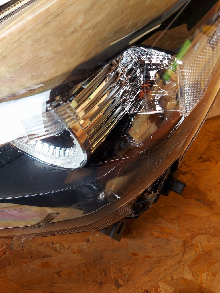 Frontscheinwerfer Mazda III D43N51040 LED Ein Stück (Rechts oder Links)