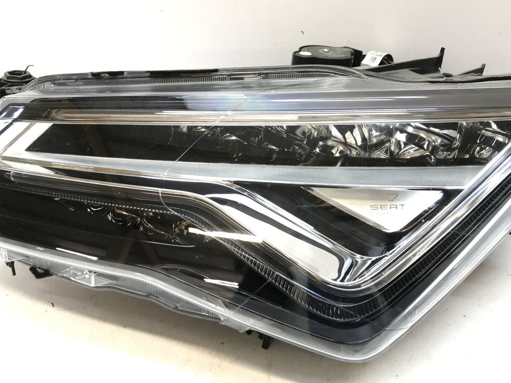Frontscheinwerfer Seat C-Hr 576941773 81110-F4170-00 Full LED Rechts oder Links