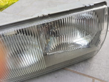 Laden Sie das Bild in den Galerie-Viewer, Frontscheinwerfer Mercedes-Benz W123 1305620201 Rechts Scheinwerfer Headlight SCH7378049901gl