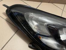 Laden Sie das Bild in den Galerie-Viewer, Frontscheinwerfer Opel Corsa A E 39108223 Rechts Scheinwerfer Headlight SCH6370630038vl