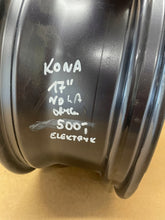 Load image into Gallery viewer, 1x Alufelge 17 Zoll 7.0&quot; 5x114.3 50ET 52910-DD100 Hyundai Kona Rim Wheel
