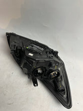 Laden Sie das Bild in den Galerie-Viewer, Frontscheinwerfer Ford Focus 8M51-13D155 Xenon Ein Stück (Rechts oder Links) SCH6402095535ji