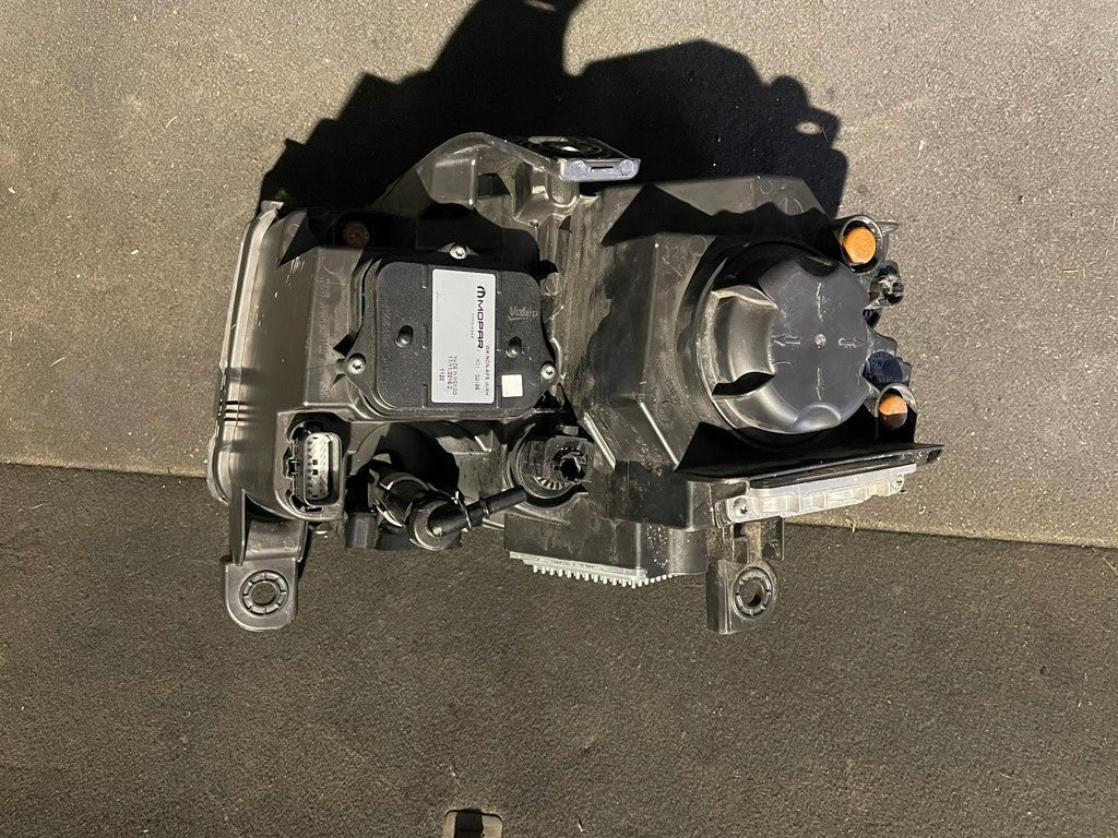 Frontscheinwerfer Jeep Grand Cherokee T77598B Rechts Scheinwerfer Headlight SCH6808816755qa