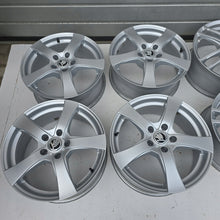 Laden Sie das Bild in den Galerie-Viewer, 4x Alufelge 17 Zoll 7.0" 5x112 38ET 3G0601025AB Skoda Superb III Octavia Kodiaq FEL5467539656ww